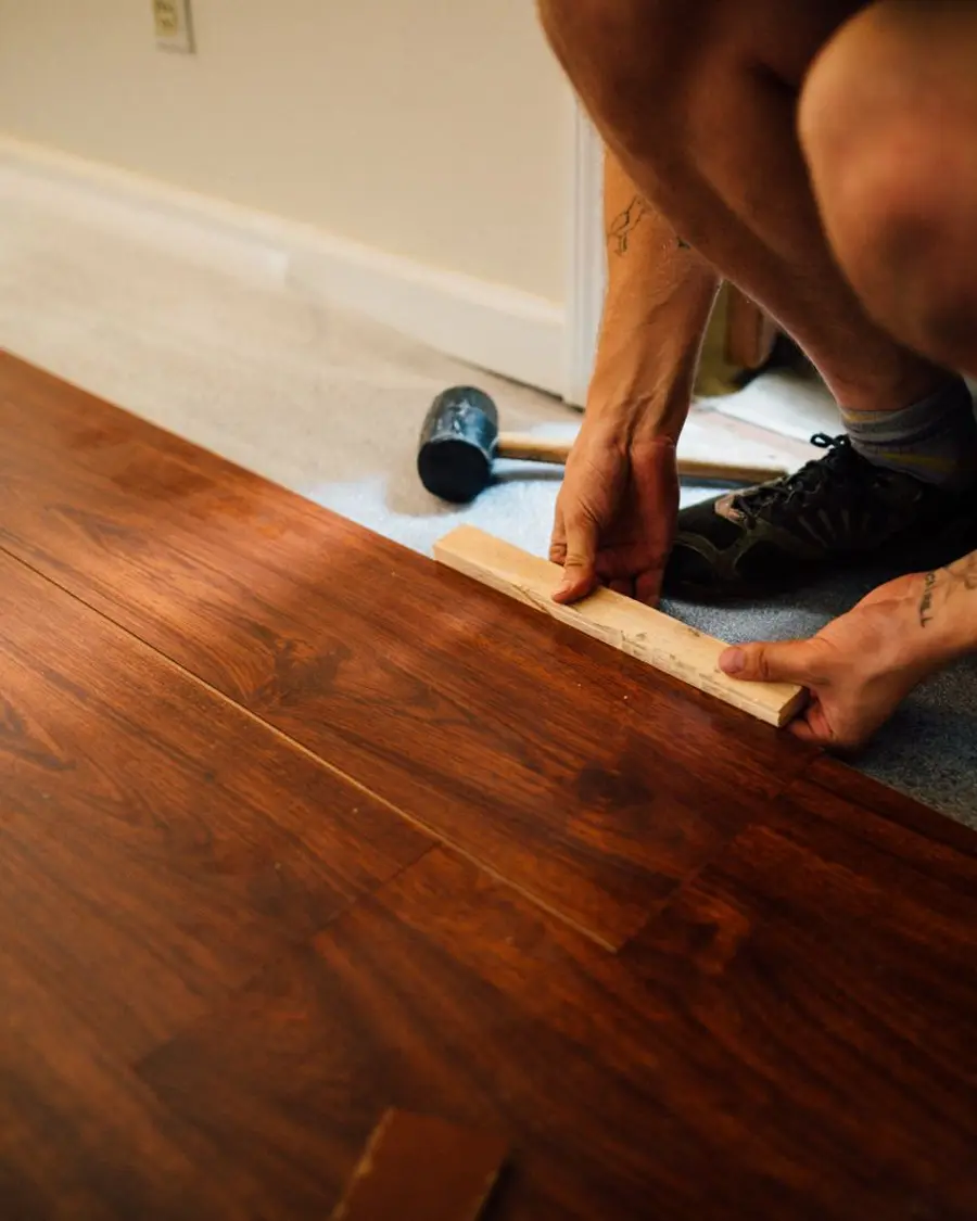 Pose de parquet au maillet
